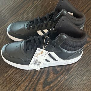 Adidas boy’s Black and White High-Top basketball Sneakers, size 7 NWT.